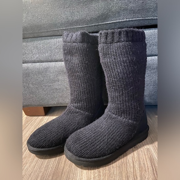 UGG retired Black Capra boots size 8 NEVER WORN OR TRIED ON - Picture 3 of 9